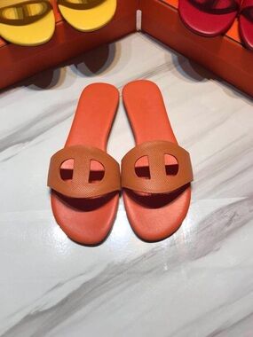 HERMES WOMEN'S ORANGE SANDALS
New arrival HERMES women's 38
